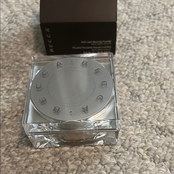 BNIB BECCA Soft Light Blurring Powder - Picture 5 of 7